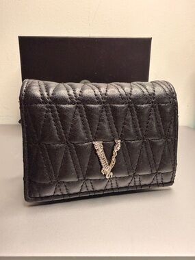 NWB $695 VERSACE Black Quilted Women's LEATHER Wallet with Silver V Accent